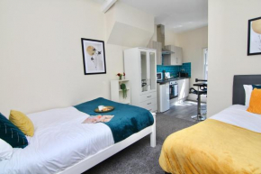 Cute Studio 4 mins Walk To Planet Ice, Sleeps 3